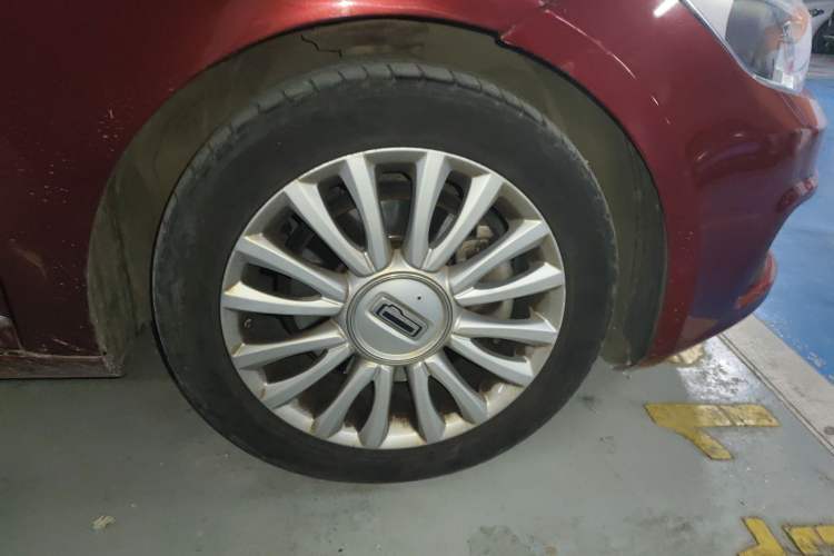 Used Qoros 3 2016 Sedan 1.6T Automatic ZhiKu Model Right Front Wheel Hub