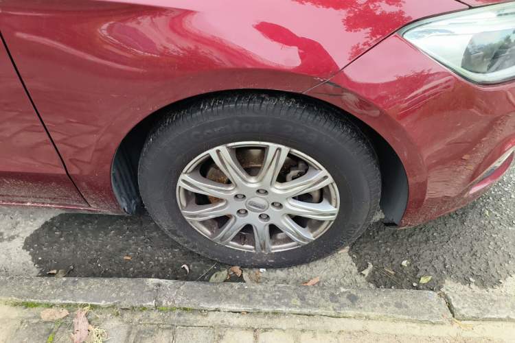Used Qoros 3 2016 Hatchback 1.6L Automatic Zhiyue Model Right Front Wheel Hub