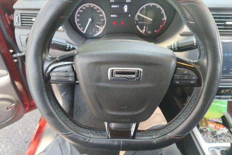 Used Qoros 3 2016 Hatchback 1.6L Automatic ZhiNeng Model Steering Wheel