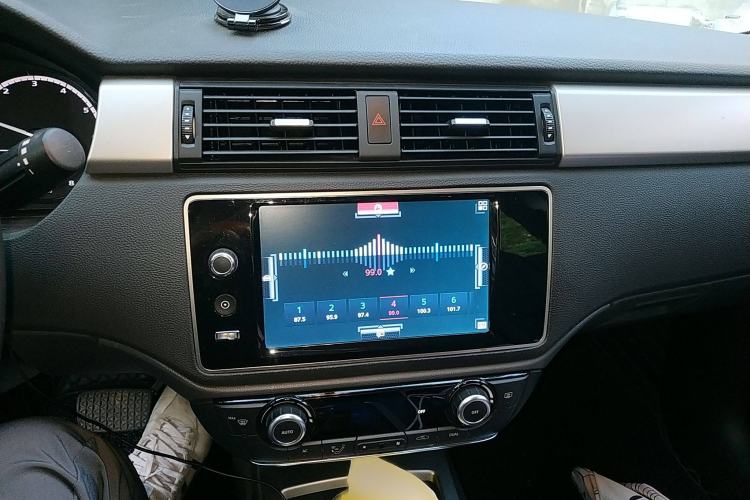 Used Qoros 3 2016 Sedan 1.6L Automatic Zhiyue Model Audio And AC Panel