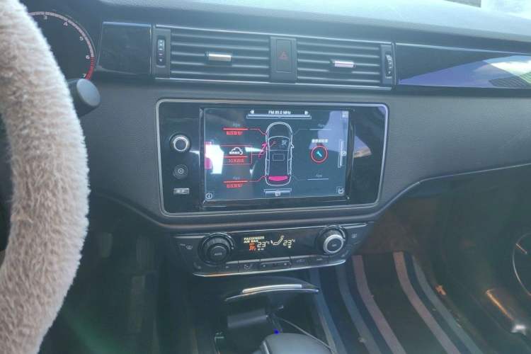 Used Qoros 3 2016 Urban SUV 1.6T Automatic ZhiZhen Model Audio And AC Panel