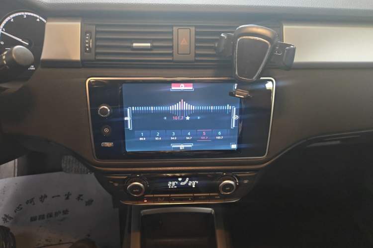 Used Qoros 3 2016 Urban SUV 1.6T Automatic Zhiyue Model Audio And AC Panel