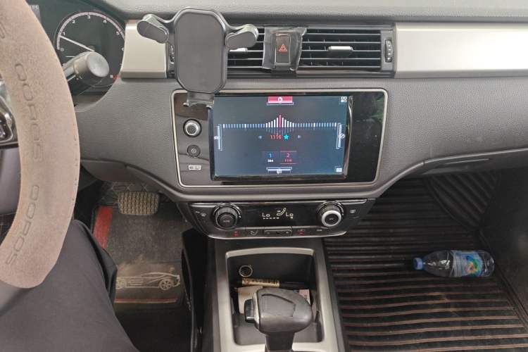 Used Qoros 3 2016 Sedan 1.6L Automatic Zhiyue Model Audio And AC Panel