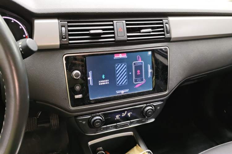 Used Qoros 3 2016 Urban SUV 1.6T Automatic Zhiyue Model Audio And AC Panel