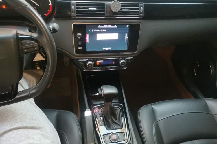 Used Qoros 3 2016 Sedan 1.6T Automatic ZhiZhen Model Audio And AC Panel