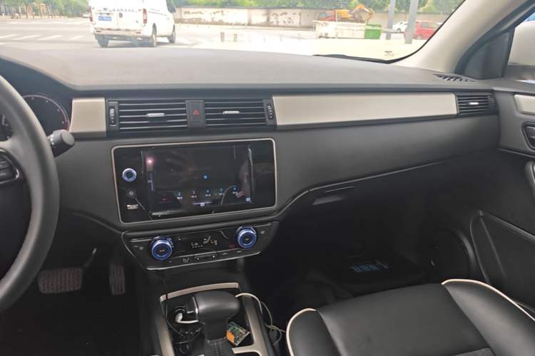 Used Qoros 3 2016 Hatchback 1.6L Automatic Zhiyue Model Audio And AC Panel