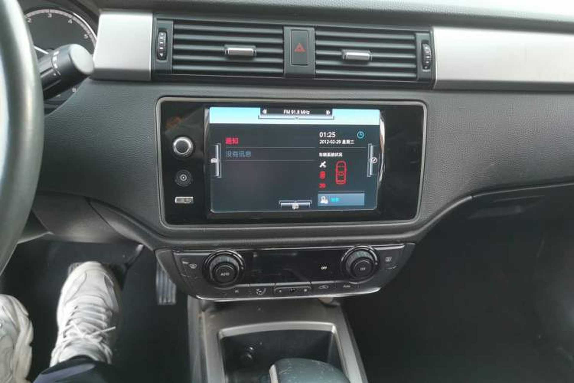 Used Qoros 3 2016 Urban SUV 1.6T Automatic Zhiyue Model Audio And AC Panel