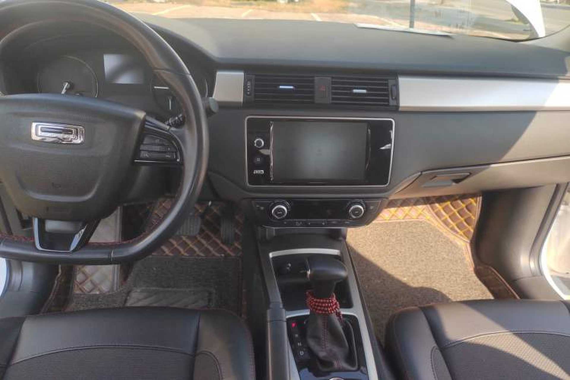 Used Qoros 3 2016 Sedan 1.6T Automatic ZhiKu Model Center Console