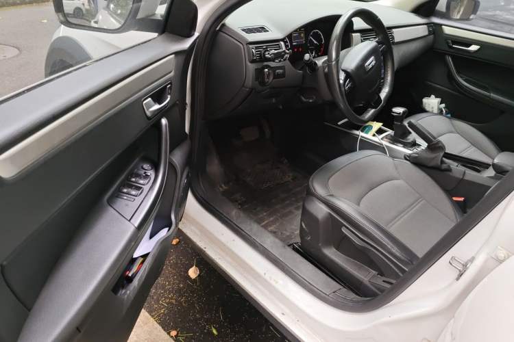 Used Qoros 3 2016 Urban SUV 1.6T Automatic Zhiyue Model Driver Seat