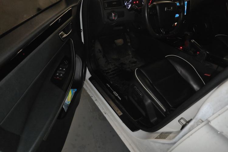 Used Qoros 3 2016 Hatchback 1.6T Automatic ZhiZhen Model Driver Seat