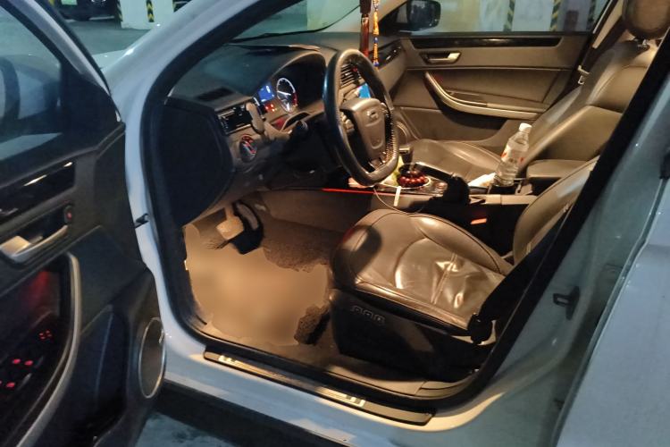 Used Qoros 3 2016 Urban SUV 1.6T Automatic ZhiZhen Model Driver Seat