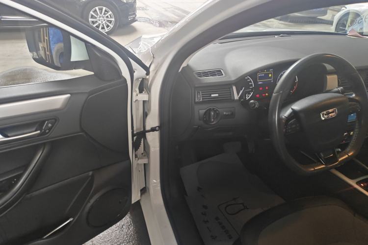 Used Qoros 3 2016 Urban SUV 1.6T Automatic Zhiyue Model Driver Seat