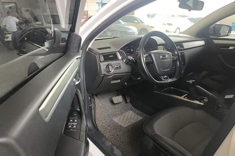 Used Qoros 3 2016 Urban SUV 1.6T Automatic Zhiyue Model Driver Seat