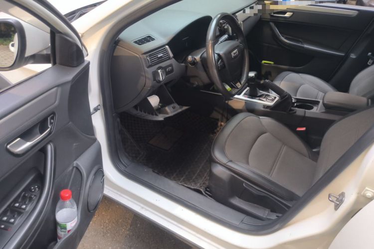 Used Qoros 3 2016 Urban SUV 1.6T Automatic ZhiKu Model Driver Seat