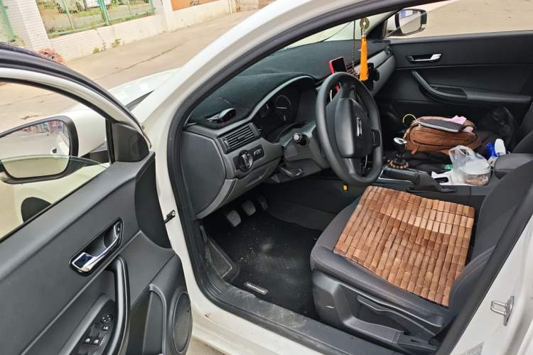 Used Qoros 3 2016 Sedan 1.6L Manual ZhiXiang Model Driver Seat