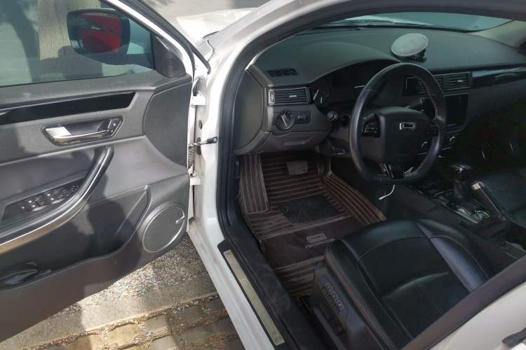 Used Qoros 3 2016 Sedan 1.6T Automatic ZhiZhen Model Driver Seat