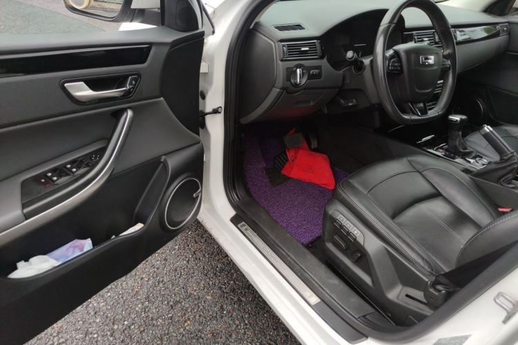Used Qoros 3 2016 Sedan 1.6T Automatic ZhiZhen Model Driver Seat