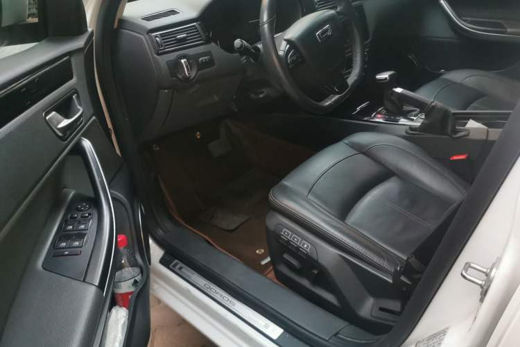 Used Qoros 3 2016 Sedan 1.6T Automatic ZhiZhen Model Driver Seat
