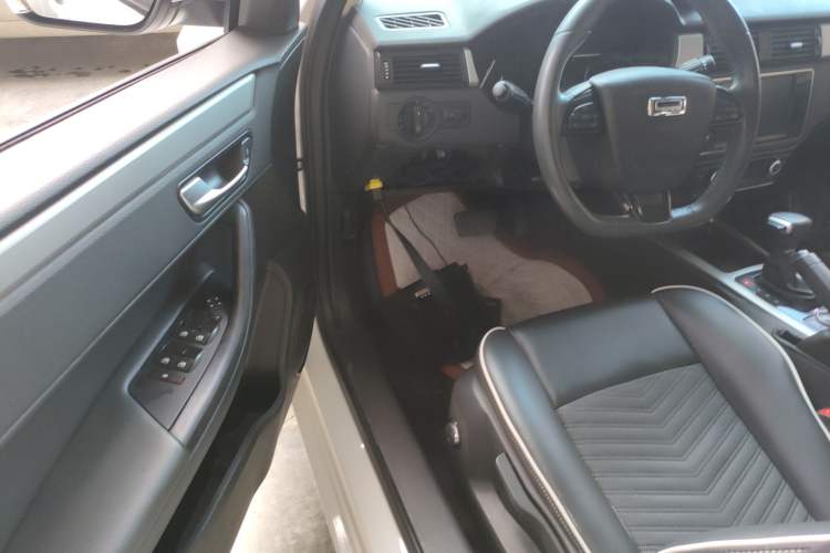 Used Qoros 3 2016 Hatchback 1.6L Automatic Zhiyue Model Driver Seat