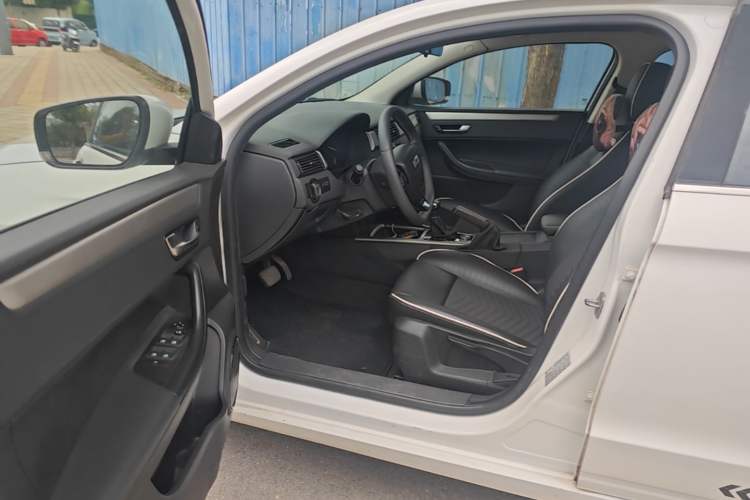Used Qoros 3 2016 Hatchback 1.6L Automatic Zhiyue Model Driver Seat