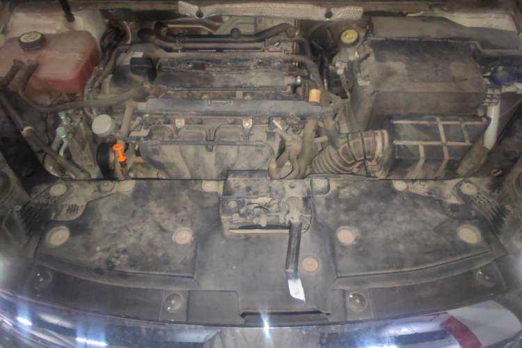 Used Qoros 3 2016 Sedan 1.6L Automatic Zhiyue Model Engine Bay