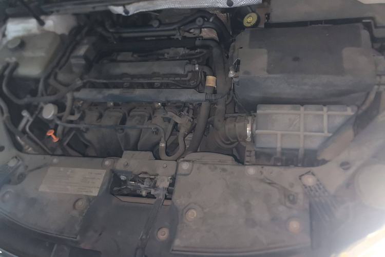 Used Qoros 3 2016 Sedan 1.6L Automatic ZhiNeng Model Engine Bay