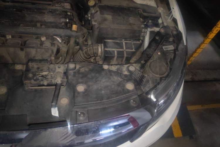 Used Qoros 3 2016 Sedan 1.6L Automatic Zhiyue Model Engine Bay Left