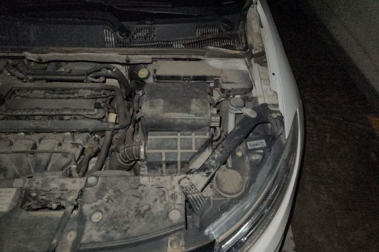 Used Qoros 3 2016 Sedan 1.6L Automatic Zhiyue Model Engine Bay Left