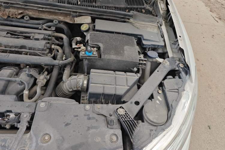 Used Qoros 3 2016 Sedan 1.6L Automatic Zhiyue Model Engine Bay Left