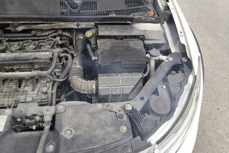 Used Qoros 3 2016 Urban SUV 1.6T Automatic Zhiyue Model Engine Bay Left