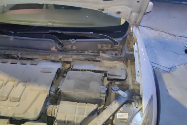 Used Qoros 3 2016 Urban SUV 1.6T Automatic ZhiZhen Model Engine Bay Left