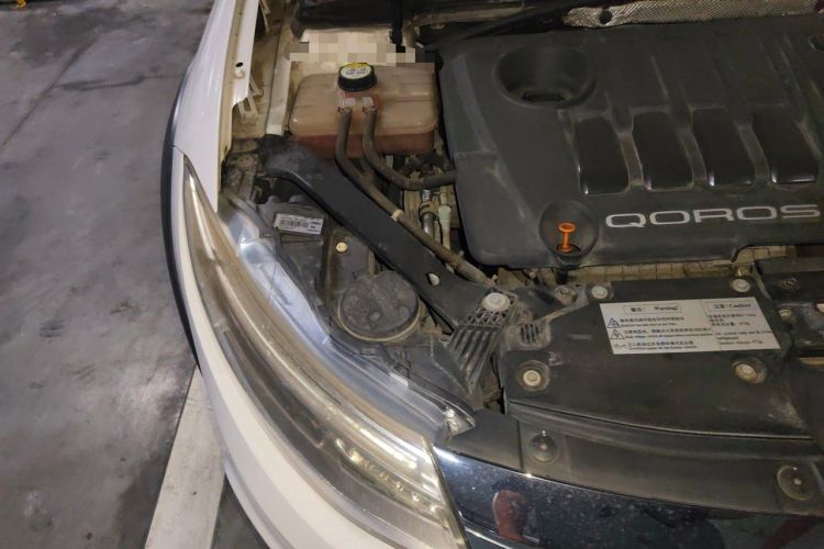 Used Qoros 3 2016 Urban SUV 1.6T Automatic Zhiyue Model Engine Bay Right