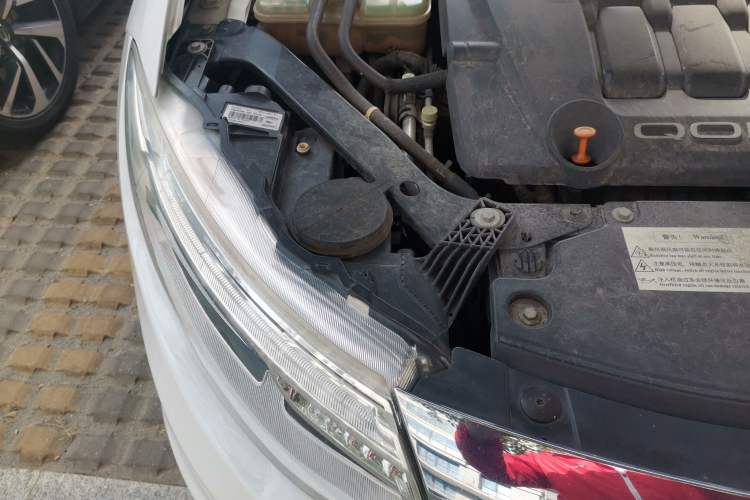 Used Qoros 3 2016 Sedan 1.6T Automatic ZhiZhen Model Engine Bay Right