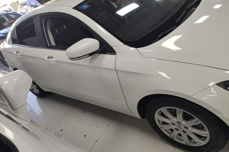 Used Qoros 3 2016 Sedan 1.6L Automatic Zhiyue Model Exterior 2