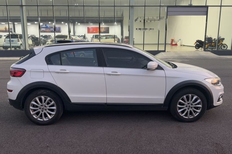 Used Qoros 3 2016 Urban SUV 1.6T Automatic Zhiyue Model Exterior 2