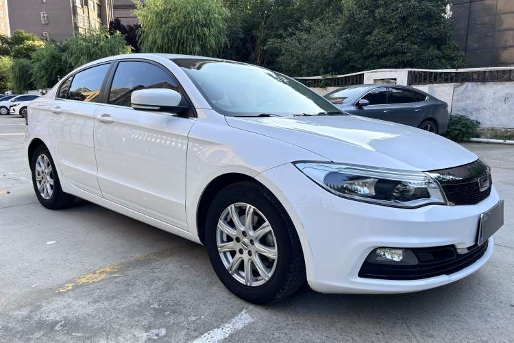 Used Qoros 3 2016 Sedan 1.6L Automatic Zhiyue Model Exterior 2