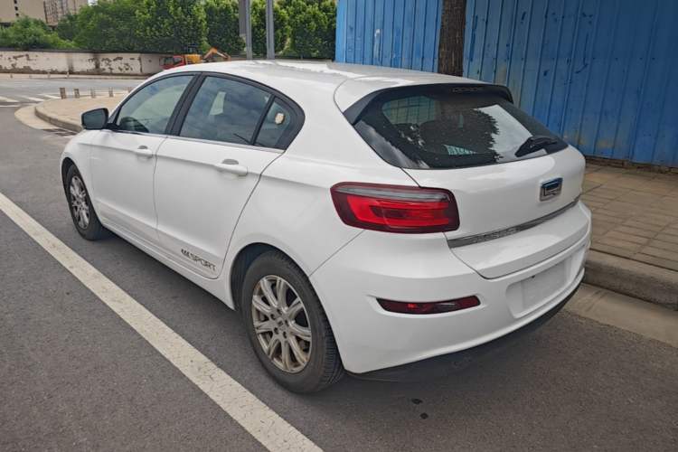 Used Qoros 3 2016 Hatchback 1.6L Automatic Zhiyue Model Exterior 2