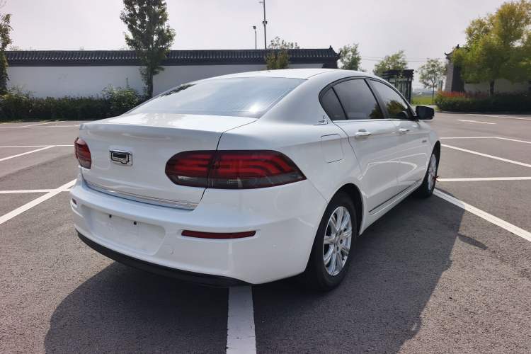 Used Qoros 3 2016 Sedan 1.6L Automatic Zhiyue Model Exterior 3