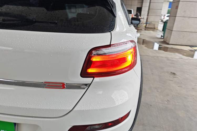 Used Qoros 3 2016 Urban SUV 1.6T Automatic Zhiyue Model Exterior 3
