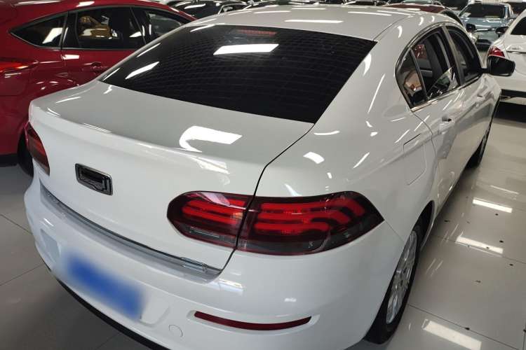 Used Qoros 3 2016 Sedan 1.6L Automatic Zhiyue Model Exterior 3