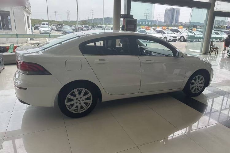 Used Qoros 3 2016 Sedan 1.6L Automatic Zhiyue Model Exterior 3