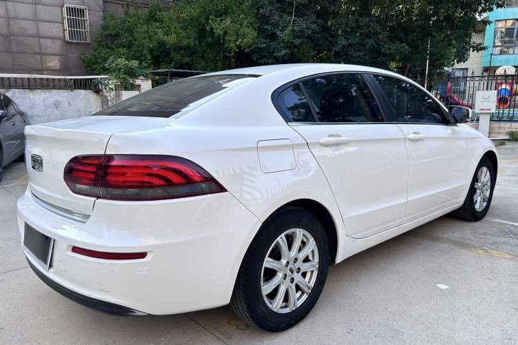 Used Qoros 3 2016 Sedan 1.6L Automatic Zhiyue Model Exterior 3