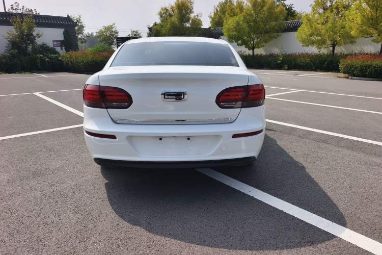 Used Qoros 3 2016 Sedan 1.6L Automatic Zhiyue Model Exterior 4