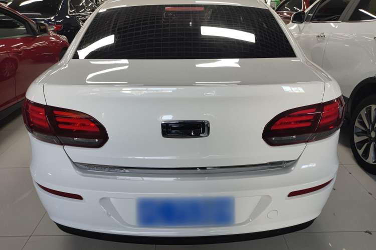 Used Qoros 3 2016 Sedan 1.6L Automatic Zhiyue Model Exterior 4