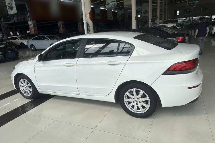 Used Qoros 3 2016 Sedan 1.6L Automatic Zhiyue Model Exterior 4