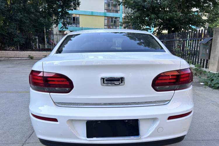 Used Qoros 3 2016 Sedan 1.6L Automatic Zhiyue Model Exterior 4
