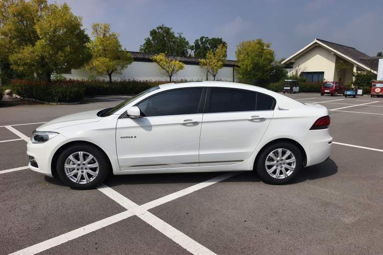 Used Qoros 3 2016 Sedan 1.6L Automatic Zhiyue Model Exterior 5