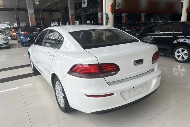 Used Qoros 3 2016 Sedan 1.6L Automatic Zhiyue Model Exterior 5