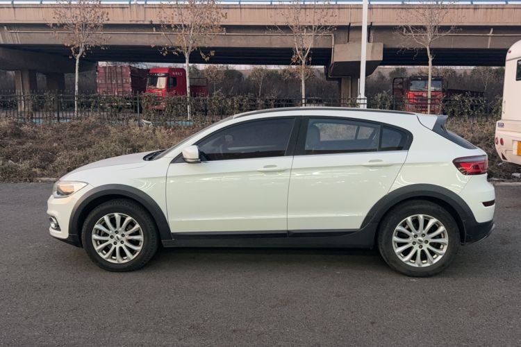 Used Qoros 3 2016 Urban SUV 1.6T Automatic Zhiyue Model Exterior 5