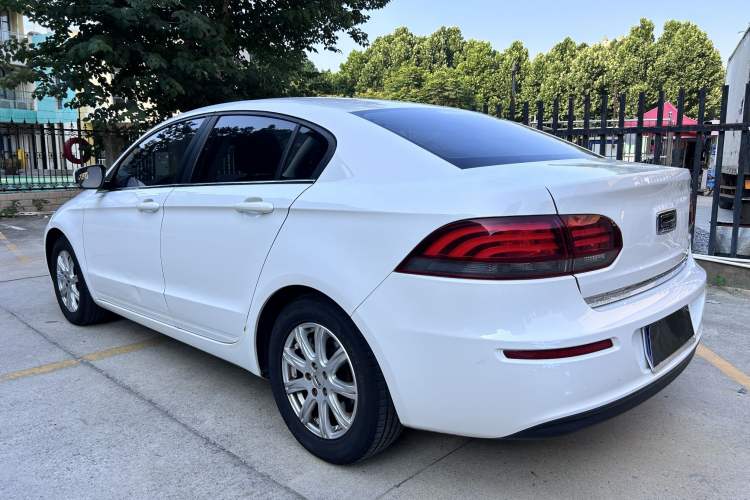 Used Qoros 3 2016 Sedan 1.6L Automatic Zhiyue Model Exterior 5